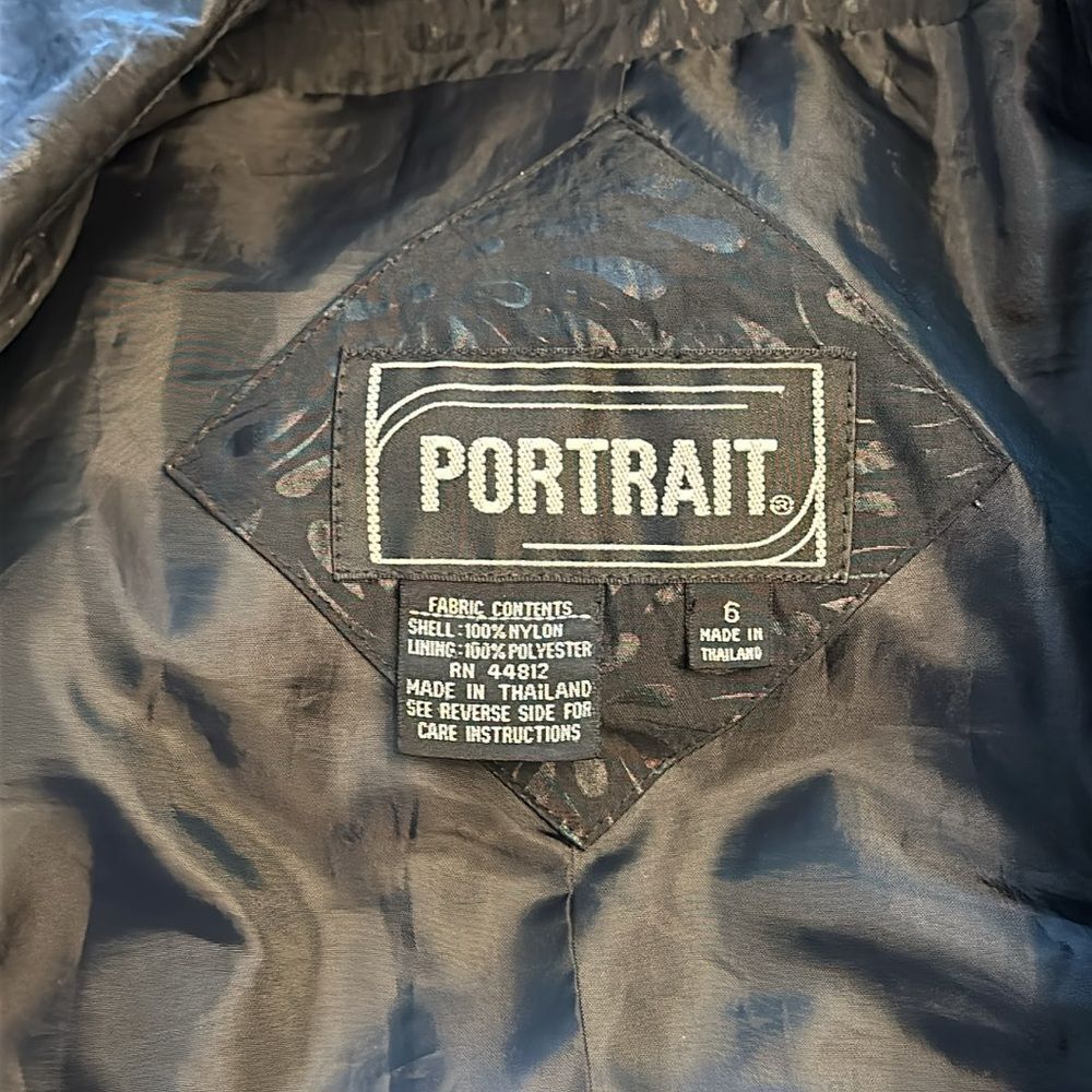 Like new Portrait vintage rain coat - Picture 11 of 11